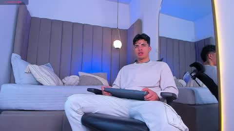 BENJAMIN online show from May 17, 3:38 am