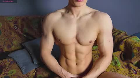 benjaminkarl02 online show from September 13, 11:45 am