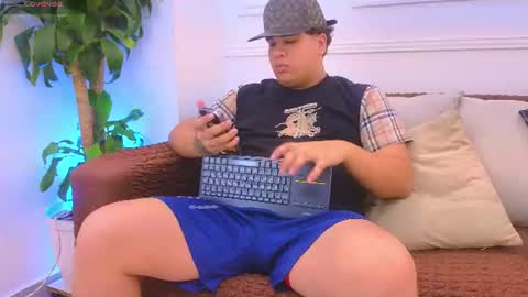 bennett_alejoo online show from July 30, 9:04 pm