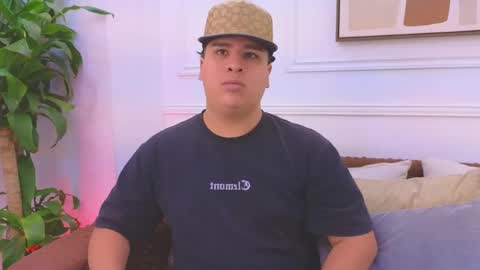 bennett_alejoo online show from April 25, 6:49 pm