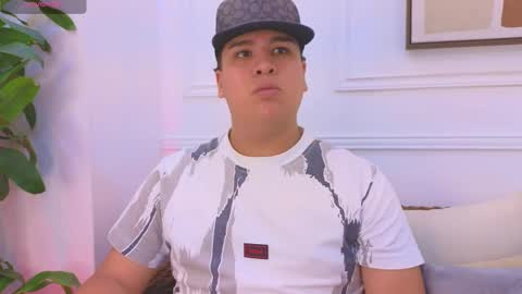 bennett_alejoo online show from April 29, 6:57 pm