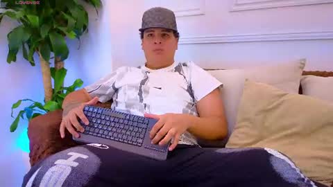 bennett_alejoo online show from July 28, 8:52 pm