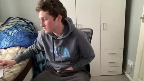 Snapshot of benwardle123 chatting on March 3, 3:32 pm READ MY BIO ---  --- READ MY BIO online show from March 3, 3:32 pm