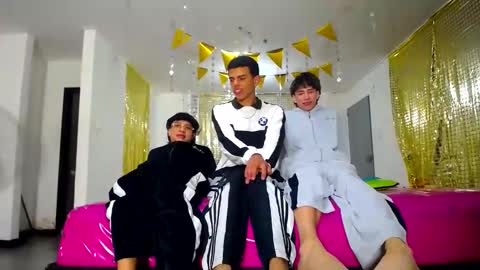 benz boys online show from March 1, 12:12 pm