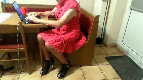 Bernadetanylon online show from August 8, 4:00 am