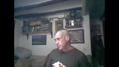 bernichaoss77 online show from December 31, 8:45 pm