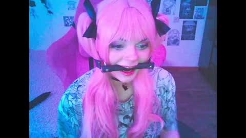 BerrieKitten online show from May 1, 11:54 pm