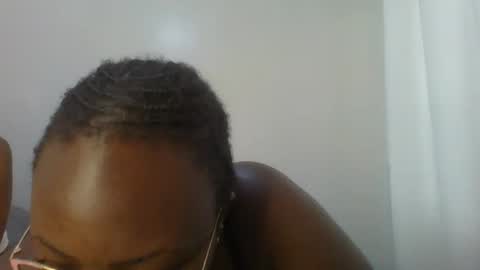 berries_lee online show from March 11, 8:52 am