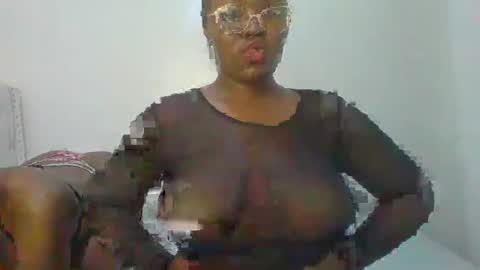 berries_lee online show from March 10, 6:12 pm