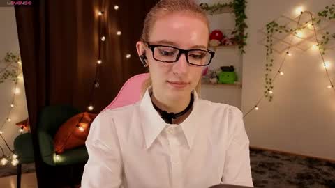 Hi Im NikaComing back online on Monday 3 online show from June 17, 6:29 am