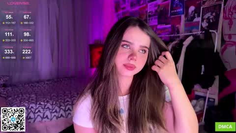 Snapshot of bestie_me chatting on October 19, 5:28 pm Emily Stream every day online show from October 19, 5:28 pm