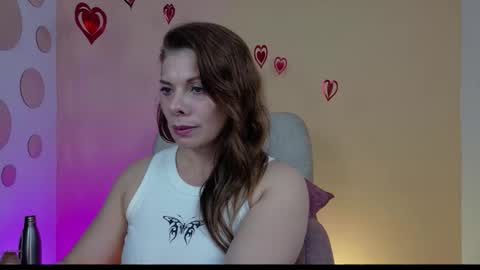 Snapshot of betsy_anub chatting on October 9, 1:00 am LINDA online show from October 9, 1:00 am