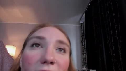 Snapshot of betty_witchy chatting on October 17, 3:43 am Dory make me happier online show from October 17, 3:43 am