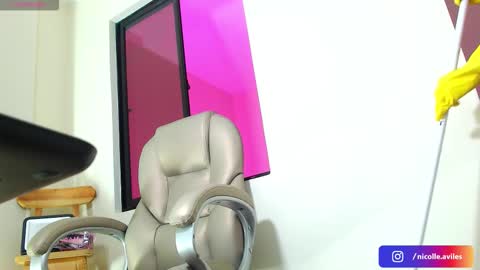 Nicolle Aviles online show from March 13, 4:27 am