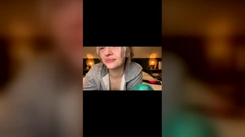 Ellie  online show from April 30, 3:11 am