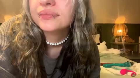 Ellie  online show from April 24, 4:14 am