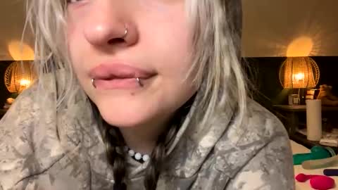 Ellie  online show from May 1, 4:28 am