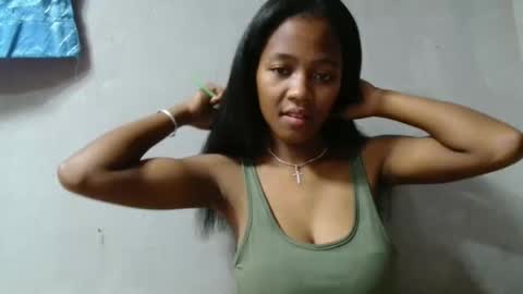 bienvenue987832 online show from May 10, 4:57 pm
