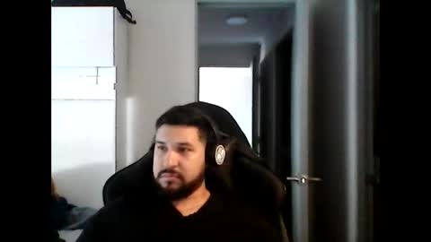 latinBoyHuge online show from November 24, 6:06 pm