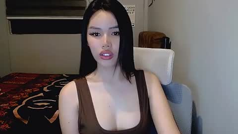 Mia online show from July 7, 11:47 am