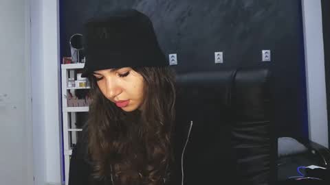 bigbuttjany online show from September 19, 1:43 am