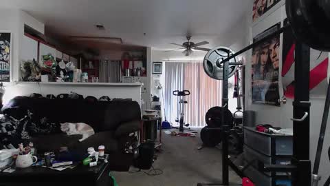 biggerisbetter21 online show from March 5, 3:32 pm