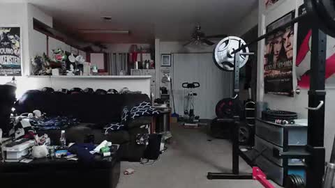 biggerisbetter21 online show from March 12, 2:04 am