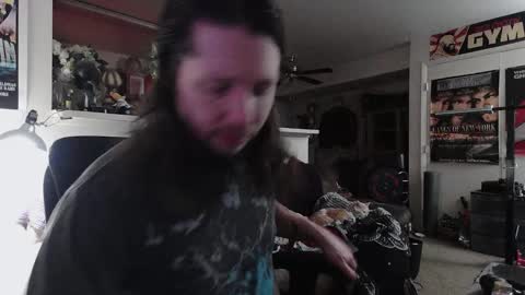 biggerisbetter21 online show from March 18, 7:36 am