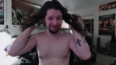 biggerisbetter21 online show from March 16, 3:27 pm