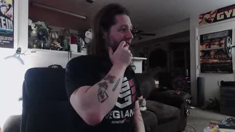 biggerisbetter21 online show from December 14, 8:53 am