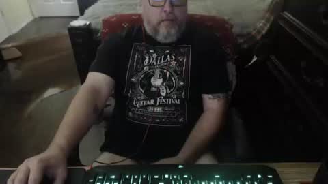 bighugmugg online show from May 4, 8:15 pm
