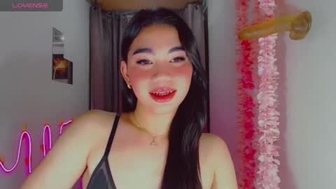kiaaannaaaa online show from May 6, 1:33 am