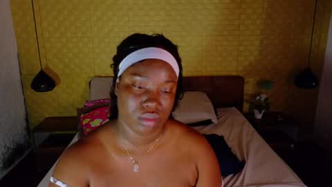 bigroundbooty_ online show from June 24, 8:27 pm