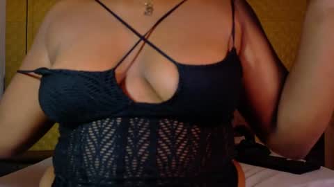 bigroundbooty_ online show from June 17, 9:53 pm