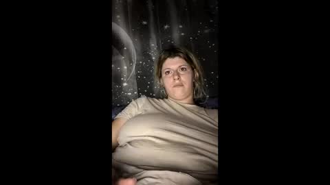 bigtitslala online show from December 3, 9:15 pm