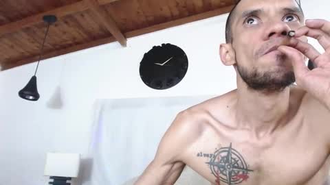 Snapshot of bigzehuz chatting on January 19, 4:25 pm andres online show from January 19, 4:25 pm