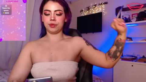 Snapshot of biigbooty_ chatting on January 13, 3:56 am biigbooty_ online show from January 13, 3:56 am