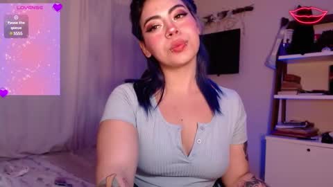 Snapshot of biigbooty_ chatting on February 17, 4:20 am biigbooty_ online show from February 17, 4:20 am