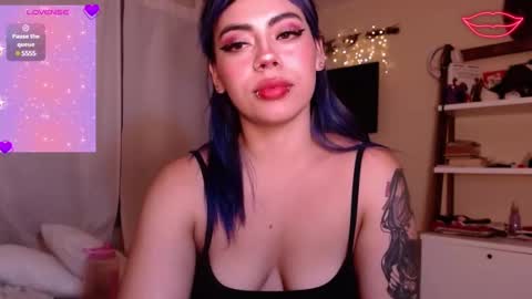 Snapshot of biigbooty_ chatting on February 12, 4:44 am biigbooty_ online show from February 12, 4:44 am