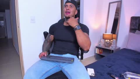dariux john online show from December 13, 1:37 am