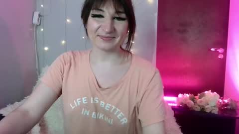 birdie_kiss online show from June 18, 9:09 pm