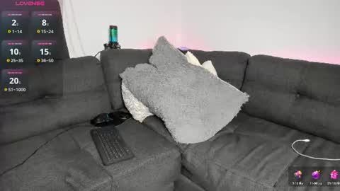 Jenn online show from June 19, 2:06 am