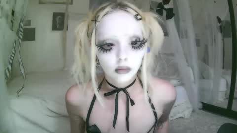 vampire fang  online show from March 10, 6:34 pm