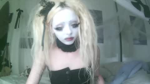 vampire fang  online show from October 1, 7:57 pm