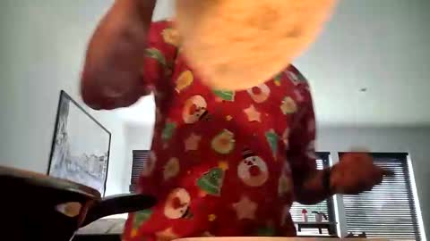 luis online show from December 6, 12:00 pm