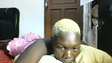 blackmarvel02 online show from December 5, 7:40 am