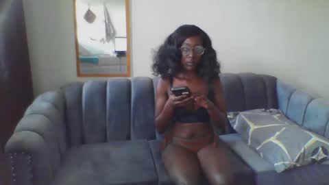 Snapshot of blackprincess25 chatting on October 21, 10:31 am Lorraine online show from October 21, 10:31 am