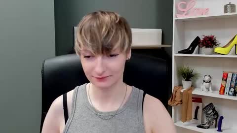 Snapshot of blair_erotic chatting on October 1, 6:23 am Blair online show from October 1, 6:23 am