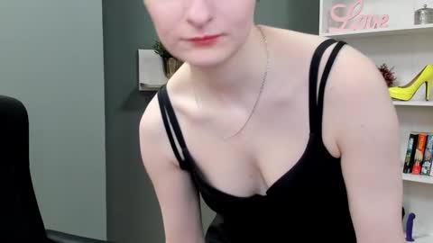 Snapshot of blair_erotic chatting on October 2, 6:45 am Blair online show from October 2, 6:45 am