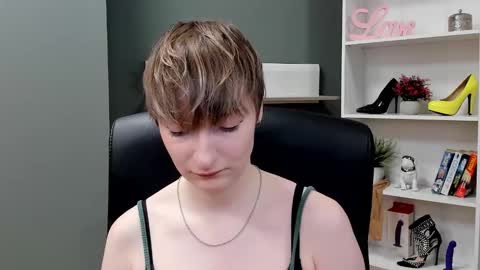 Snapshot of blair_erotic chatting on October 16, 6:35 am Blair online show from October 16, 6:35 am